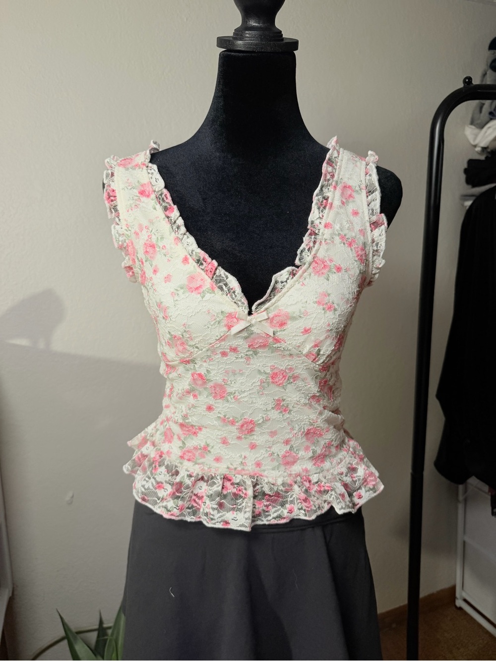 Thirty LA Pink and White Floral Lace V-Neck Tank Top